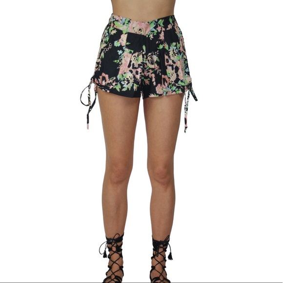 Anthropologie RAGA Garden Party High Waisted Short Black Floral - Picture 5 of 12